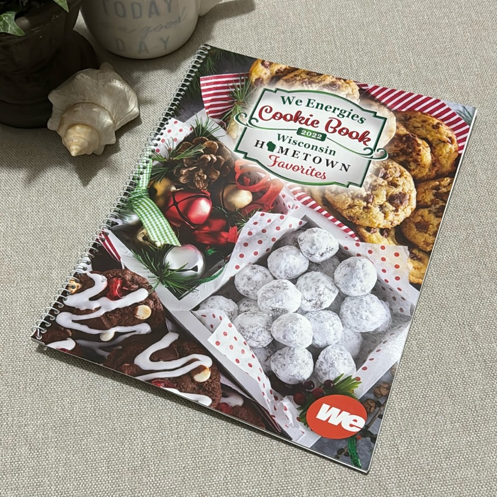 Unused We Energies “Wisconsin Hometown Favorites” Cookie Book-2022